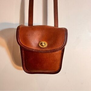 COACH Scooter Bag Long Adjustable Strap Leather Made in Costa Rica Flap